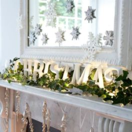 Simple and effective Ivy on the Mantel! Image: Sandra Espinet